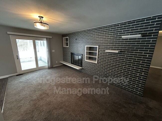 Building Photo - 5713 Daphne Ln