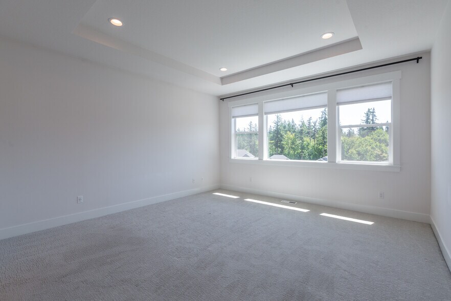 Primary Bedroom - 3352 NE Spruce Dr