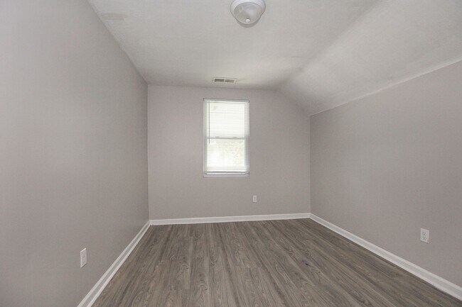 Building Photo - 3295 W 46th St