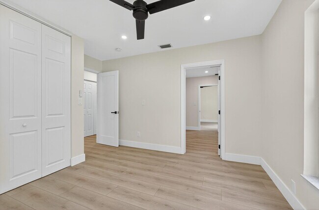 Building Photo - 280 Sulky Way