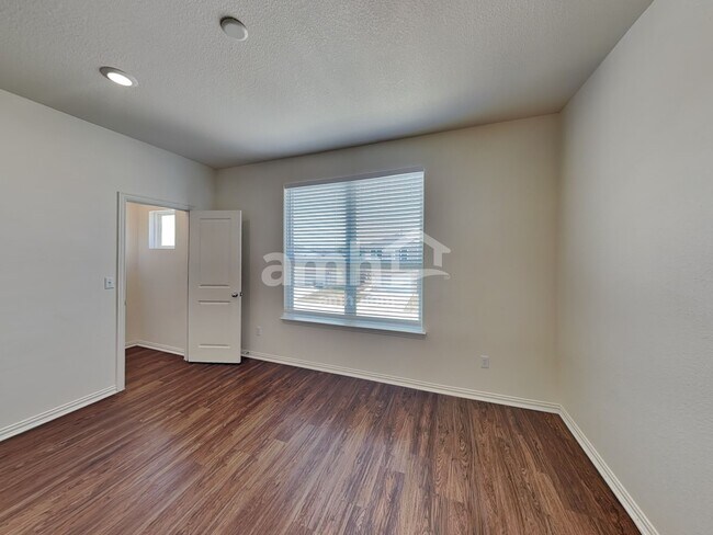 Building Photo - 180 Pebble Creek Run