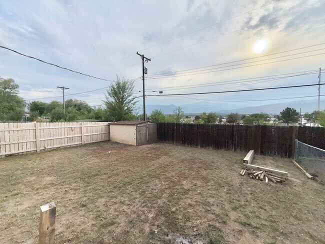 Building Photo - 225 Elmwood Dr