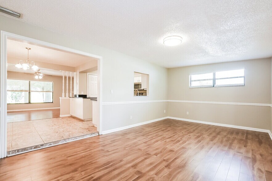 Building Photo - 8318 Mattituck Cir