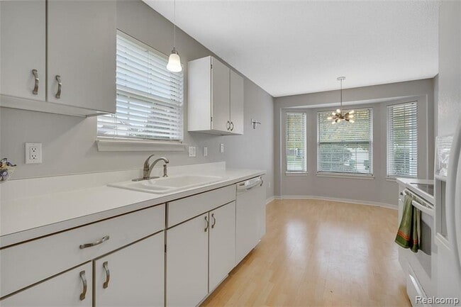 Building Photo - 41306 Cornell Dr