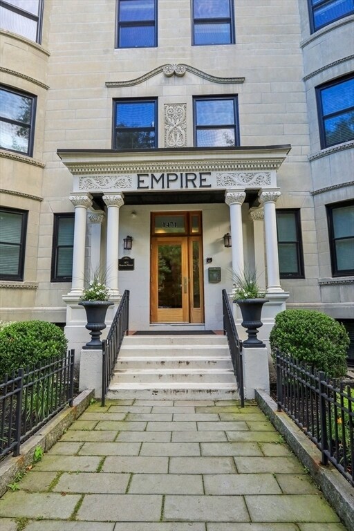 Building Photo - 1471 Beacon St