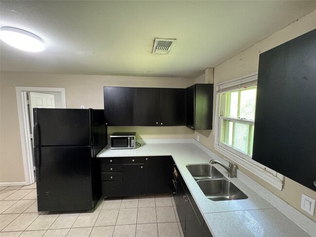 Building Photo - 509 Stimpson St