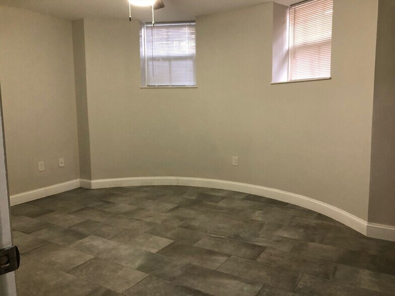 Building Photo - 78 W Concord St