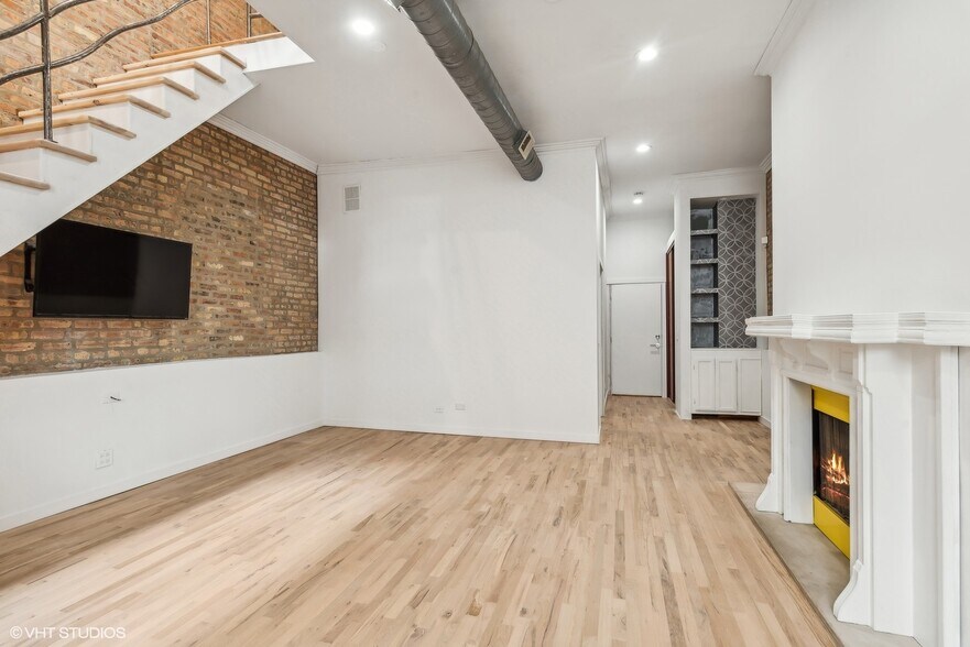 Building Photo - 2156 W Hubbard St