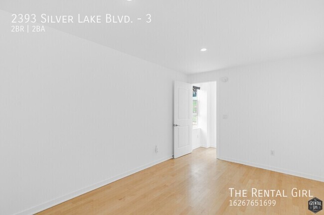 Building Photo - Spacious Silver Lake Townhome | Multi-Leve...