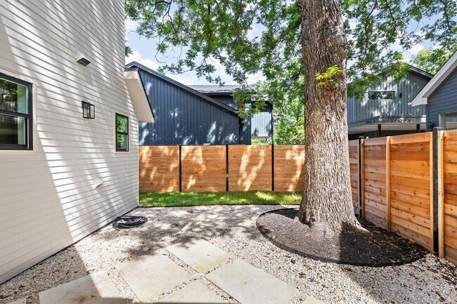 Building Photo - 2917 Lyons Rd