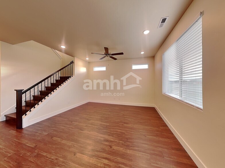 Building Photo - 1559 N Garnet Creek Ave