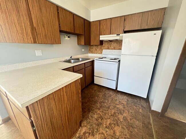 Building Photo - 17754 Rosewood Dr