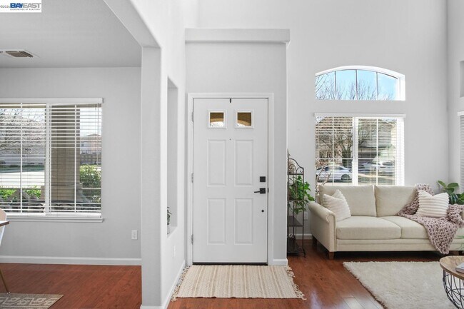 Building Photo - 2301 Mountain Springs Dr