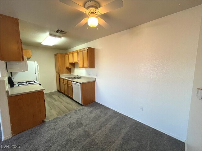 Building Photo - 4730 E Craig Rd