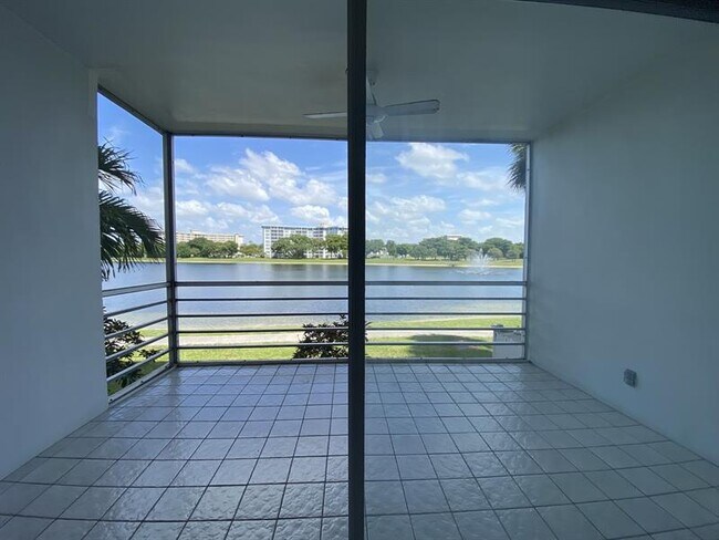 Building Photo - 2801 N Palm Aire Dr