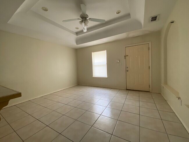 Building Photo - 3022 Carson St