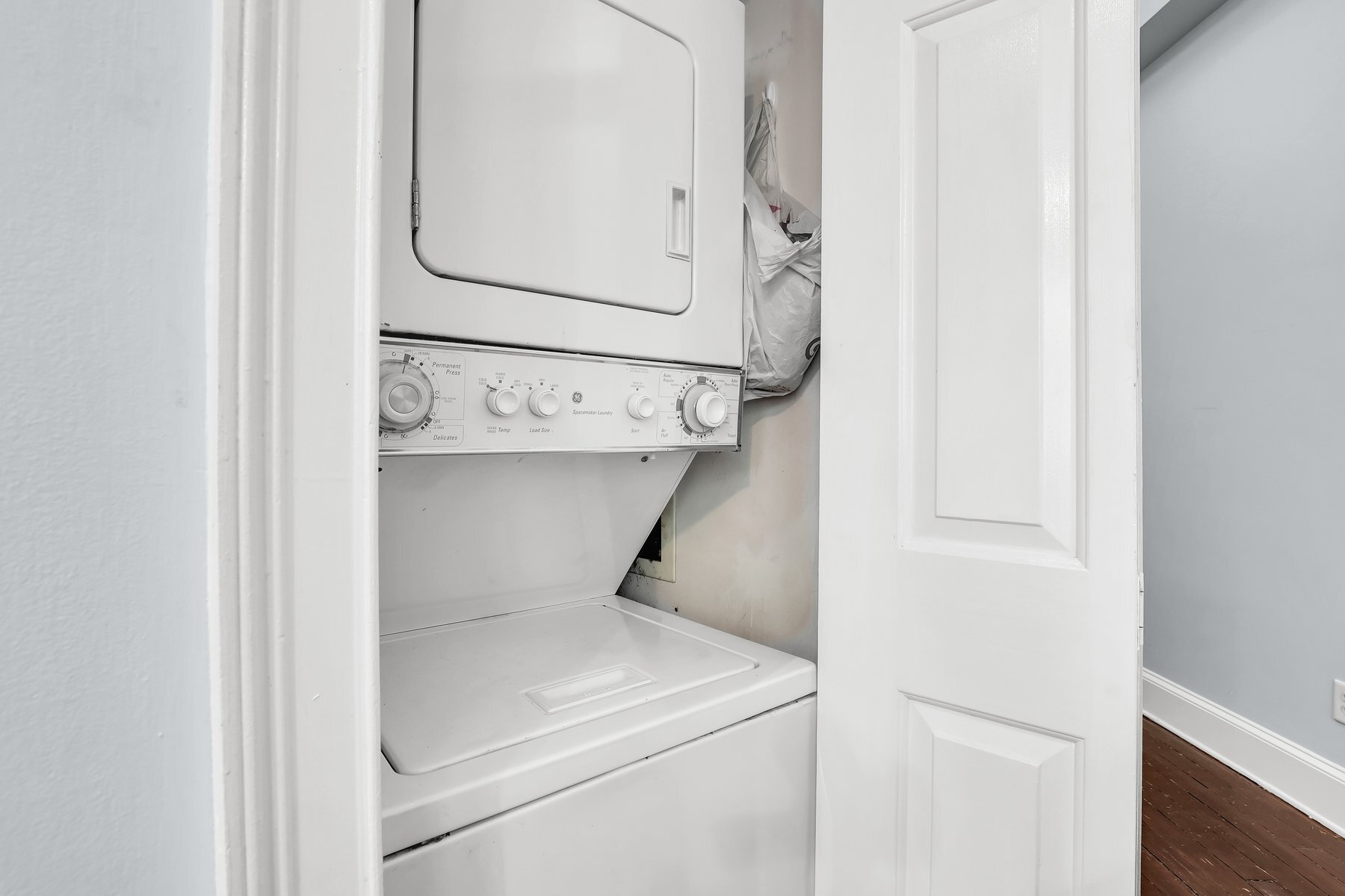 Building Photo - 321 W Broughton St