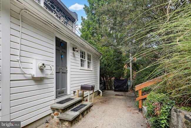 Building Photo - 871 Oella Ave