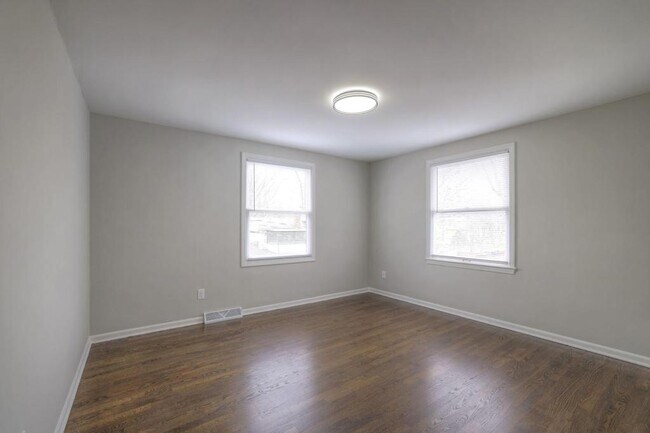 Building Photo - 10530 W 92nd Pl