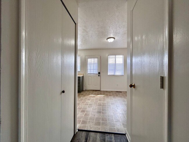 Building Photo - Two Bedroom Townhome In Southeast Grand Rapids