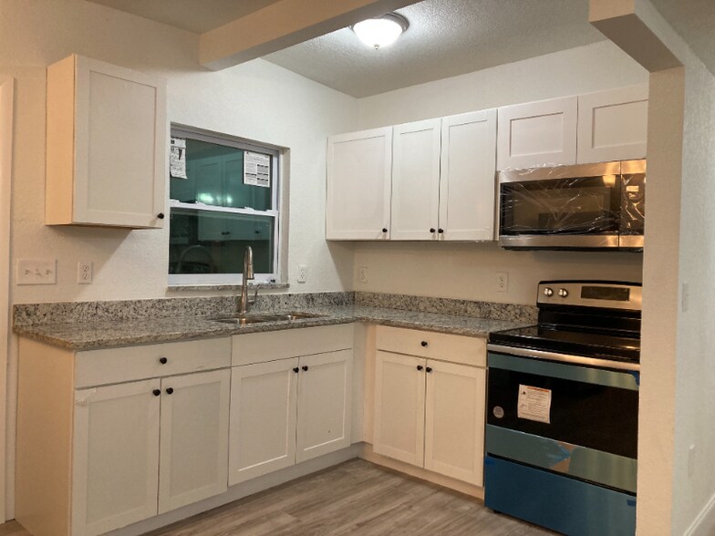 Building Photo - 4925 S 83rd St