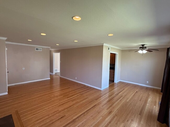 Building Photo - RENTED - 3 Bedroom Ranch Style Home in El ...