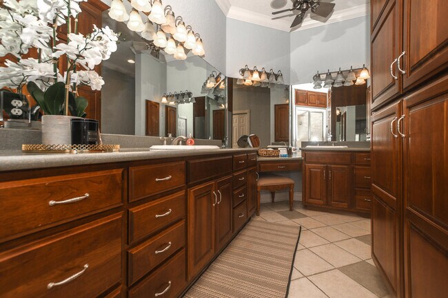 Building Photo - 21685 Merion Ct