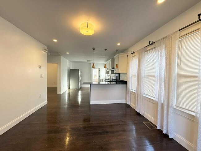 Building Photo - 239 Quincy Shore Dr