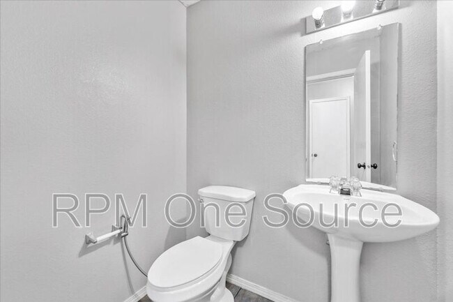 Building Photo - 5401 Pandale Valley Dr