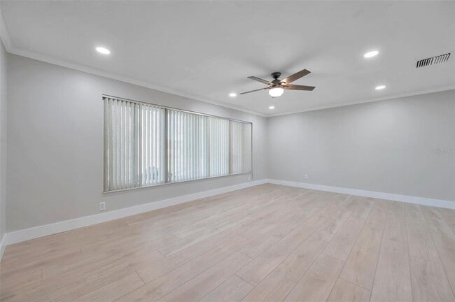 Building Photo - 8789 Maplewood Rd