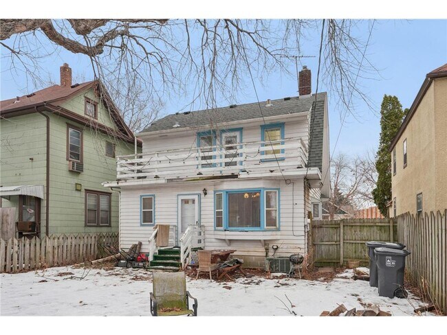 Building Photo - 661 Surrey Ave E