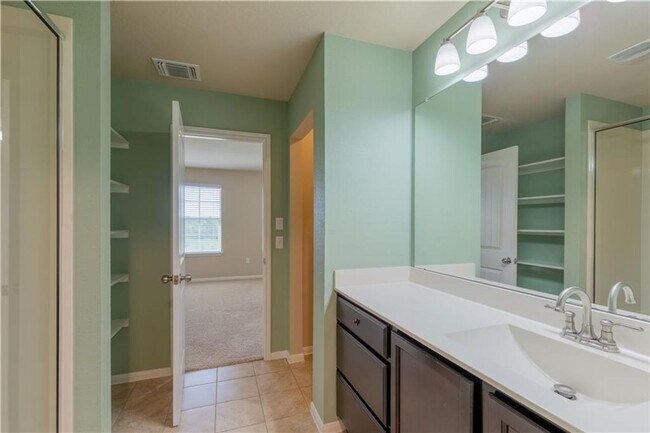 Building Photo - Spacious 4/BR, 2.5/BA Home in Cedar Park –...