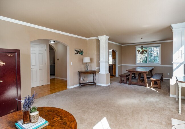 Building Photo - 3 Bedroom 2.5 Bath House