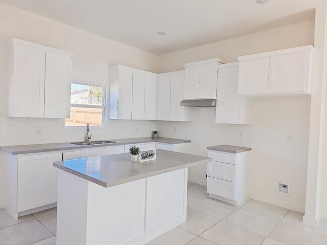 Building Photo - 5006 Cherimoya Ln