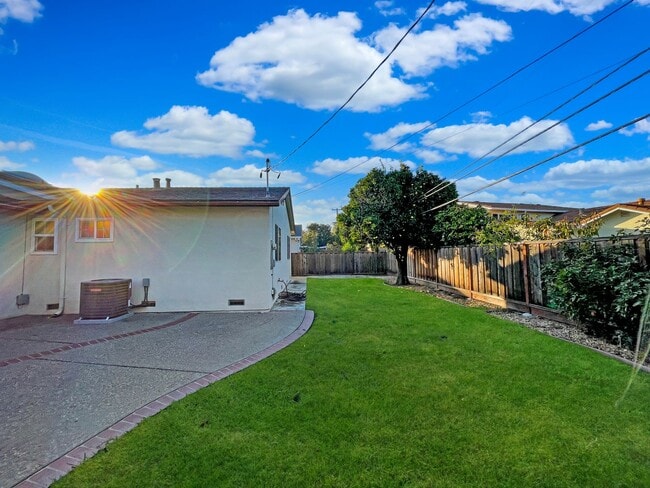 Building Photo - Charming 3-Bedroom Single-Family Home in Prime Cupertino Location