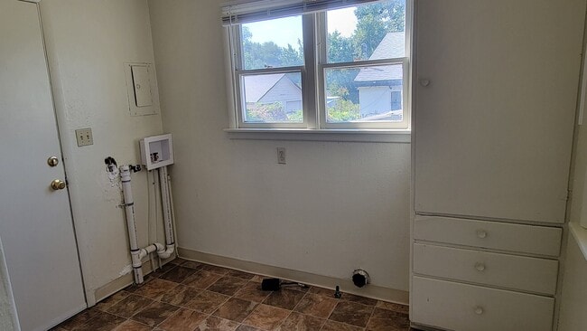Building Photo - 2 Bedrooms, 1 Bathroom Single Family Home ...