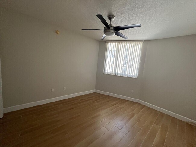 Building Photo - 1551 N Flagler Dr