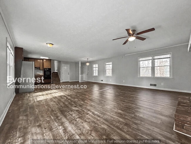 Building Photo - 3 Bed/2 Bath Home with Attached Garage / Pet-Friendly / Available Now!