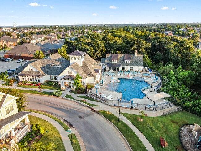 Building Photo - 1901 Plaza District Dr