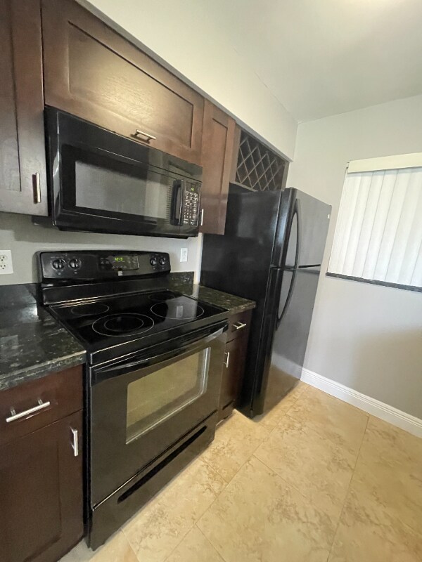 Building Photo - 2871 N Oakland Forest Dr