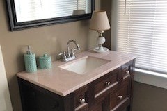 Full Bathroom #1 - 1214 Speed St