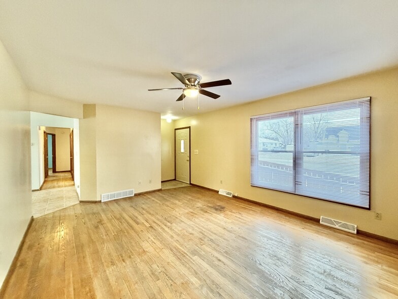 Building Photo - 1834 S Crosby Ave