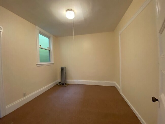 Building Photo - 884 Huntington Ave