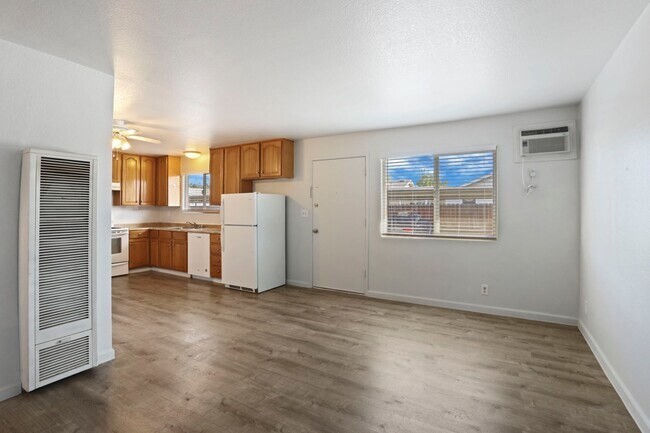 Building Photo - 111 N Walnut Ave