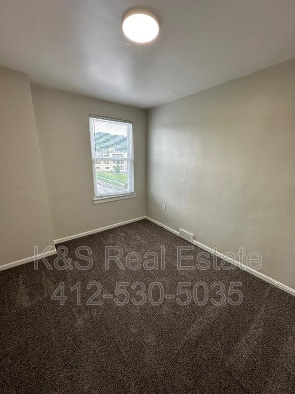 Building Photo - 527 Marwood Ave