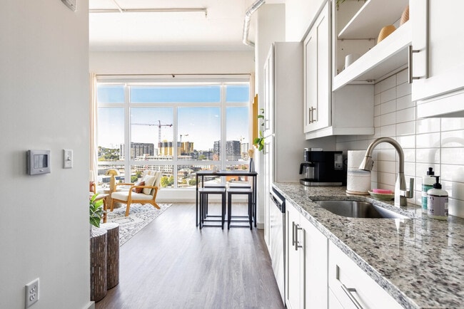 Building Photo - 516 Lea Ave