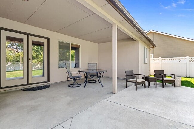Building Photo - 2480 W San Remo Ct