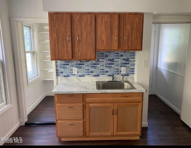 Building Photo - 629 Lang St