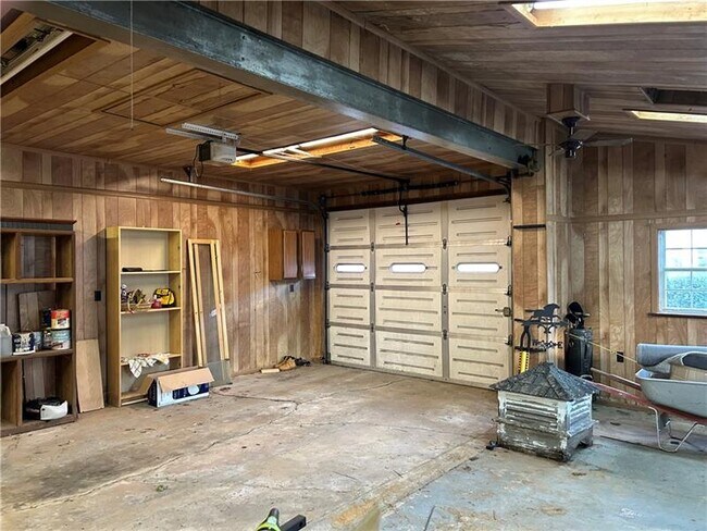 Building Photo - 414 Plum Ave