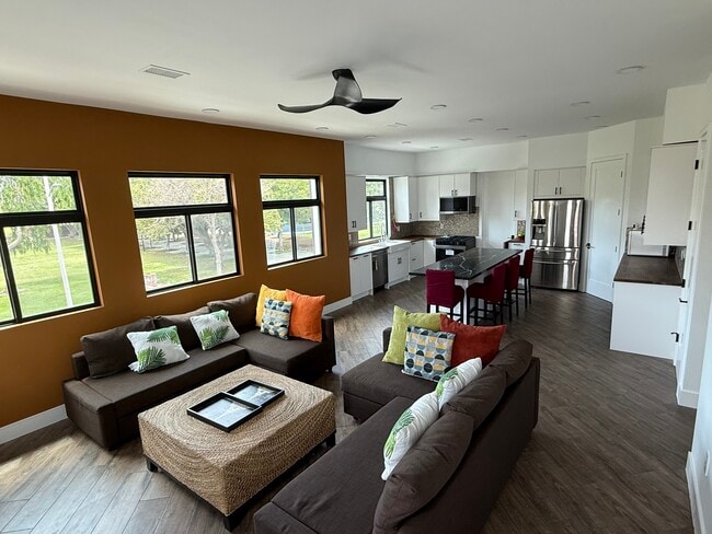 Building Photo - 3273 Hedwig Rd